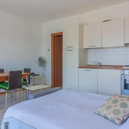 Golden View Apartment *